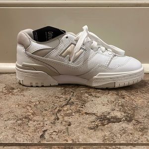 New balance 550 silver birtch color. 5.5 never worn to small.